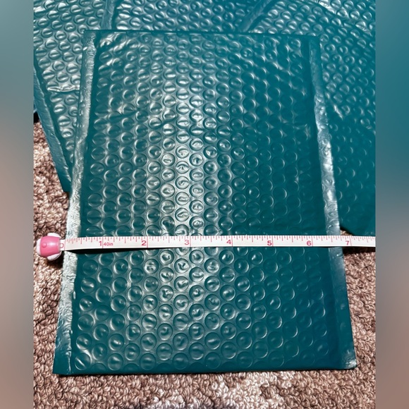10 pc Bubble Polymailers✨ - Picture 3 of 4